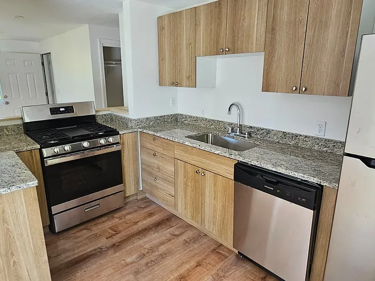 48 Camp St #48 — Photo 1