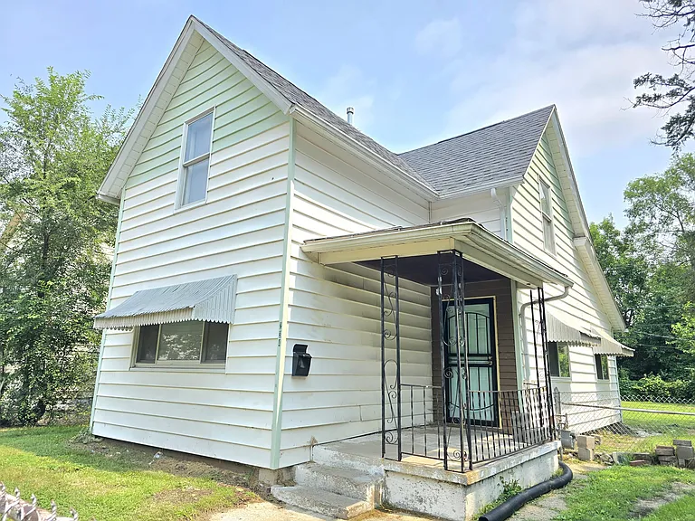 234 Studebaker St — Photo 2