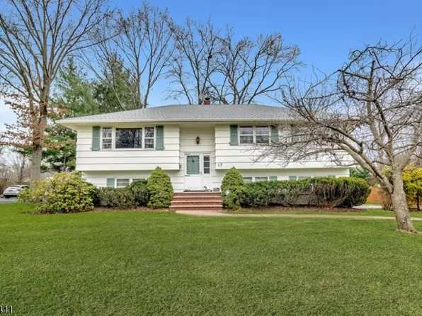 17 Fay Dr, East Hanover Twp., NJ 07936
