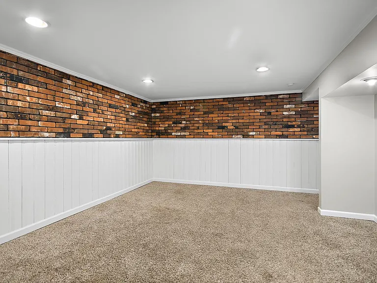 721 Montego Dr — Photo 18