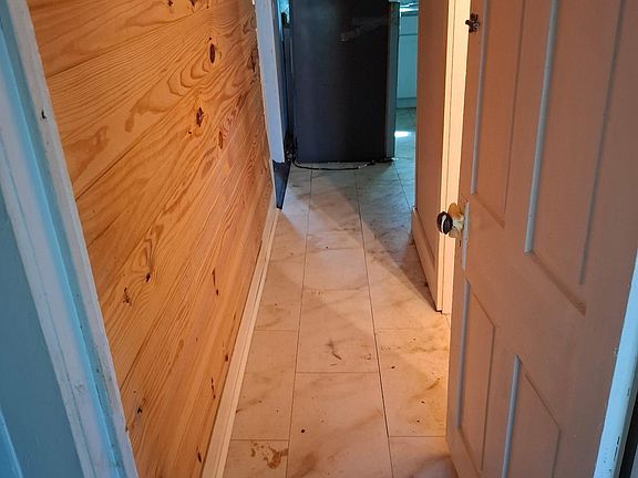 5th image of 1603 Tell St
