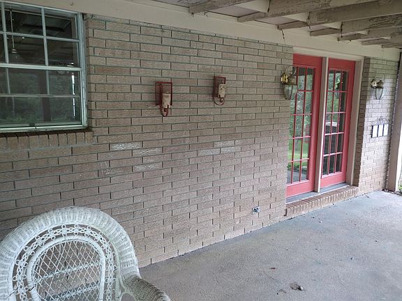 3rd image of 205 Marilyn St