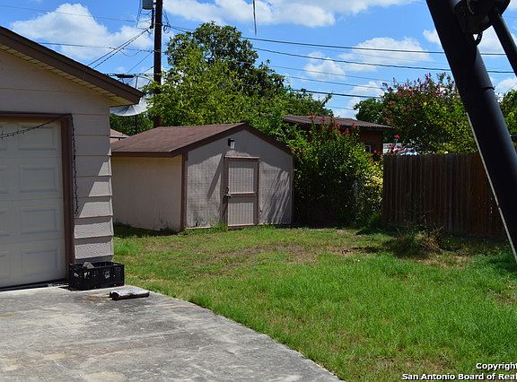 3rd image of 267 E Hutchins Pl