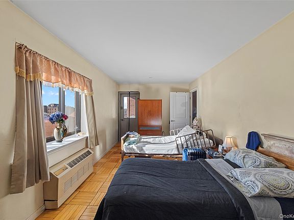 5th image of 1600 Parkview Avenue #7C