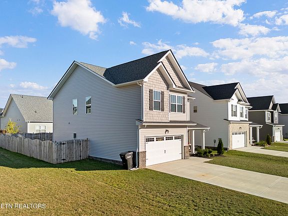 2nd image of 2733 Farmhouse Dr