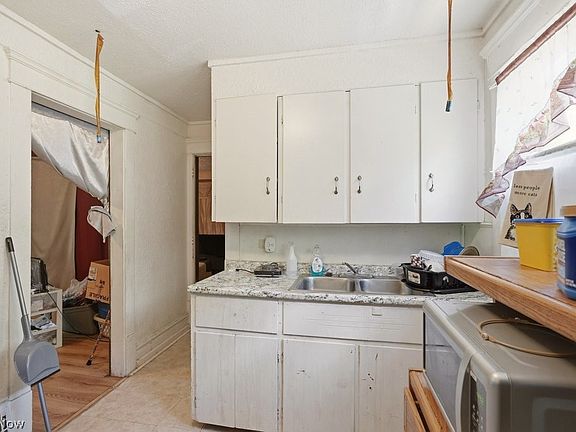 4th image of 222 W Miller Ave