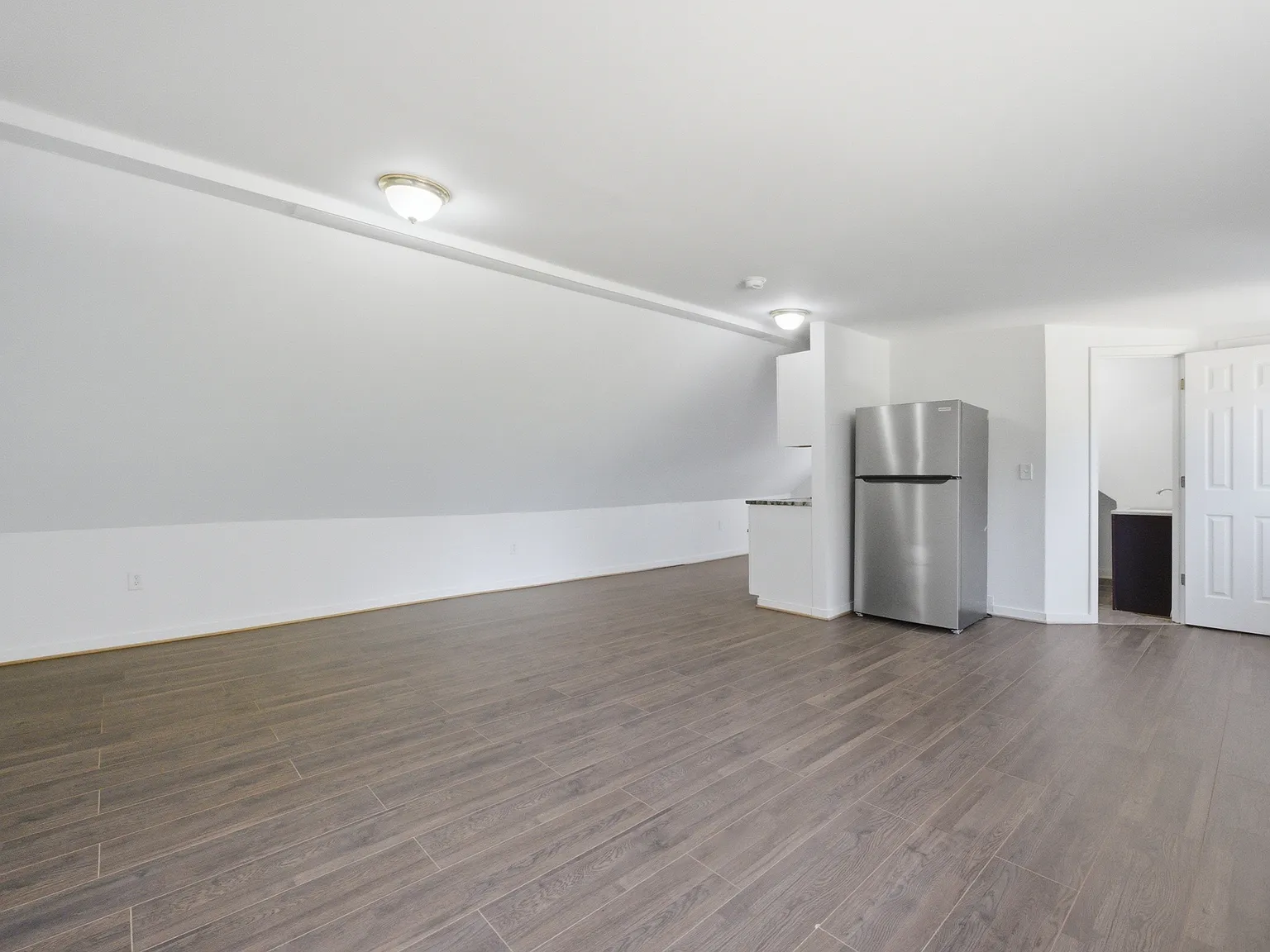 Studio, 455 sqft, $1,295 — Photo 2