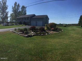 75 Green Barn Rd, Hudson Falls, NY 12839