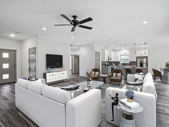 4th image of 2708 Flora Ln