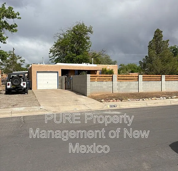 536 Arizona St SE — Photo 1
