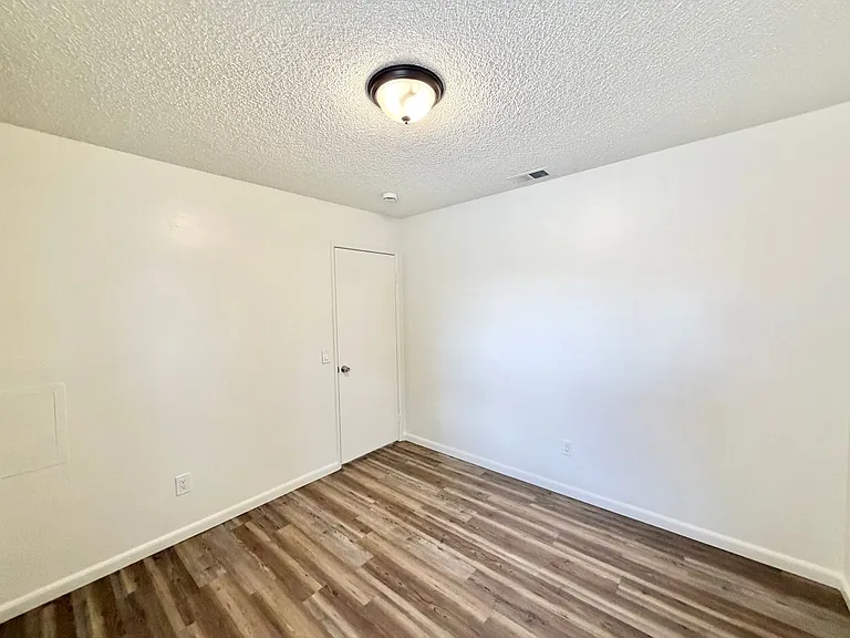 24690 Rugby Ln — Photo 18