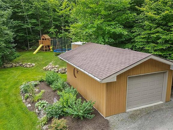 5th image of 165 Lakeshore Dr