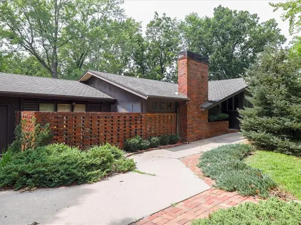 9930 Fontana Ln, Overland Park, KS 66207