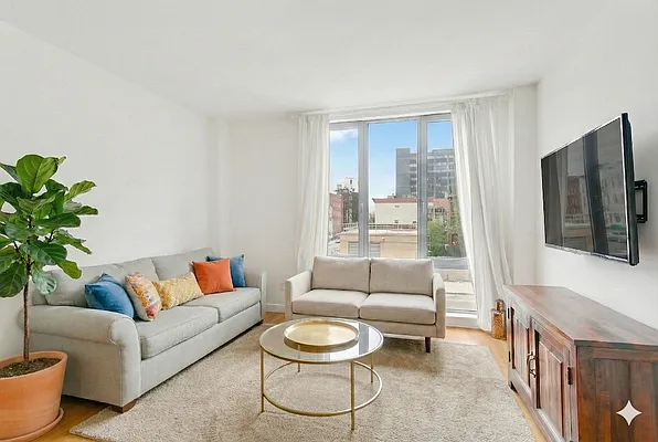 Living room, photo 1