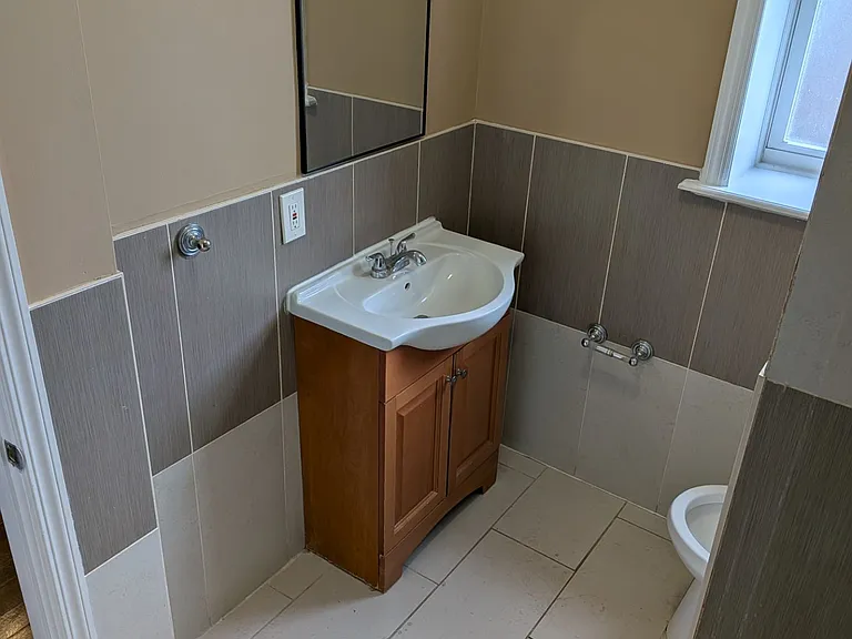 39 N Burnett St — Photo 11