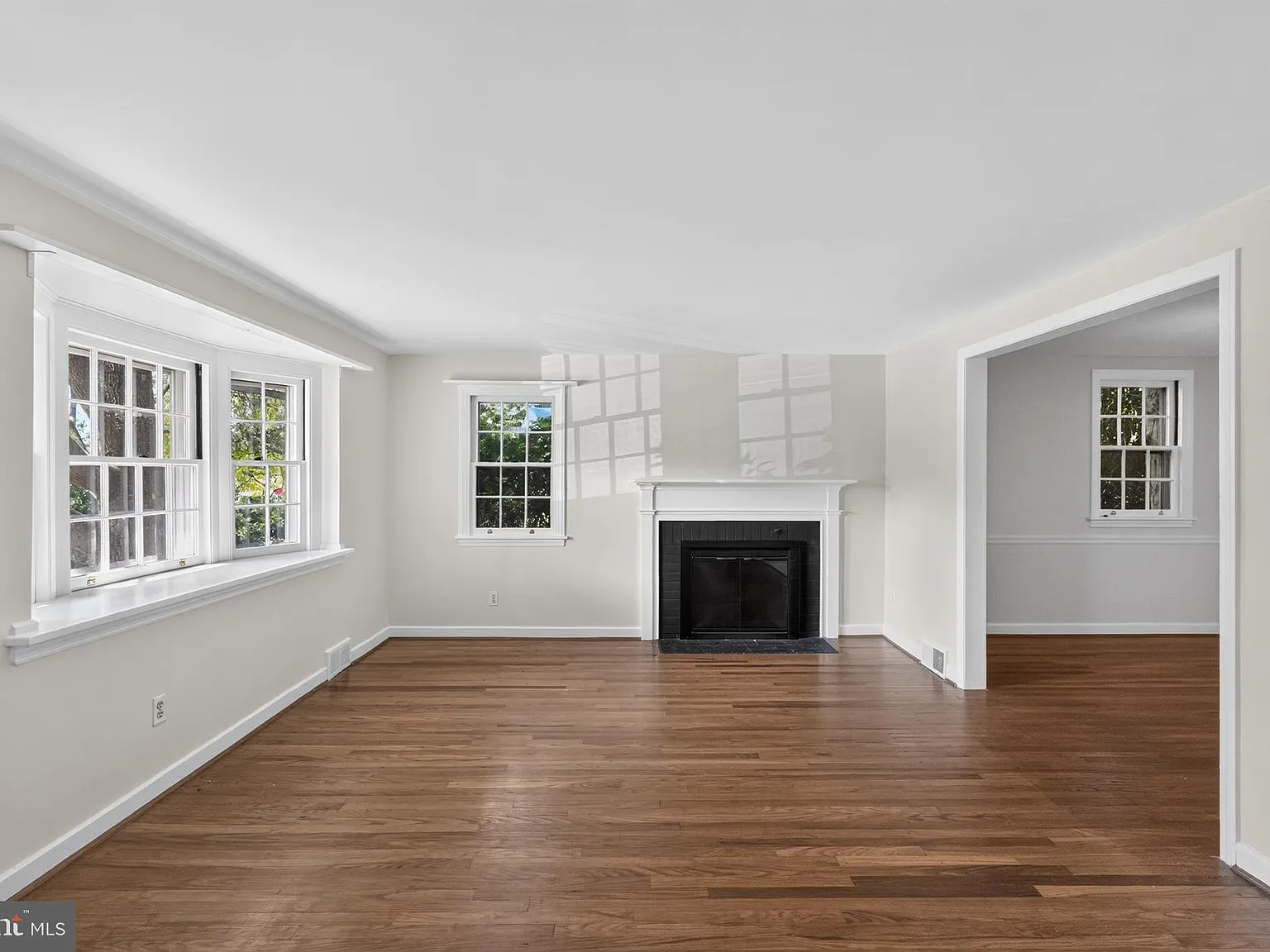 3 bed, 1.5 bath, 1728 sqft, $3,200 — Photo 3