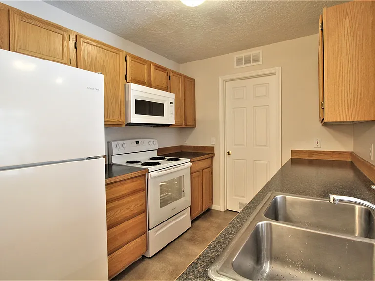2141 S Stephen Ave #202 — Photo 17