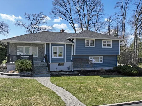 25 Lexington Ave, Emerson, NJ 07630