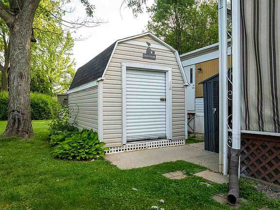 3rd image of 40 Court Rd