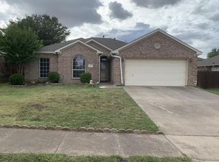 203 Cliffdale Dr, Euless, TX 76040