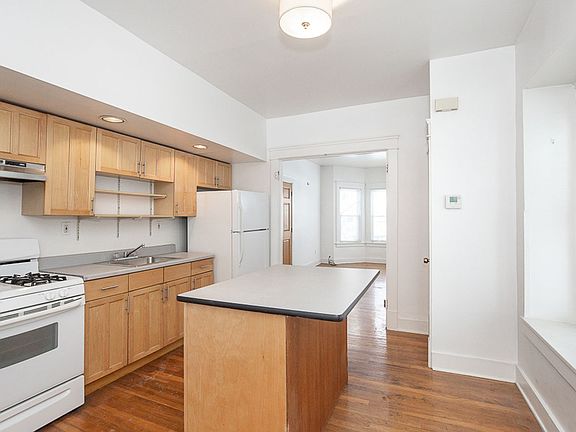 2nd image of 6911 Franklin Blvd #6911