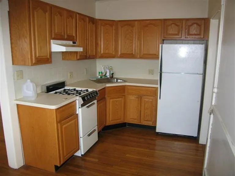 38 College Ave #4 — Photo 4