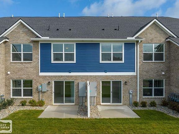 3rd image of 32972 Antrim Dr