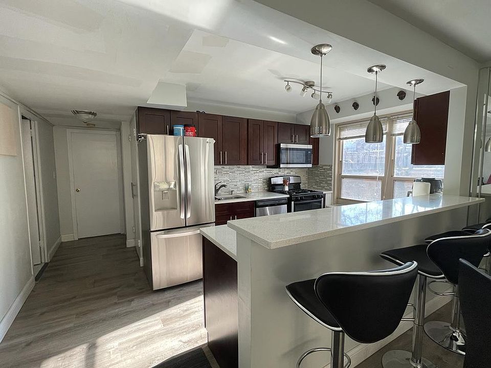 1st image of 3950 N Lake Shore Dr APT 219