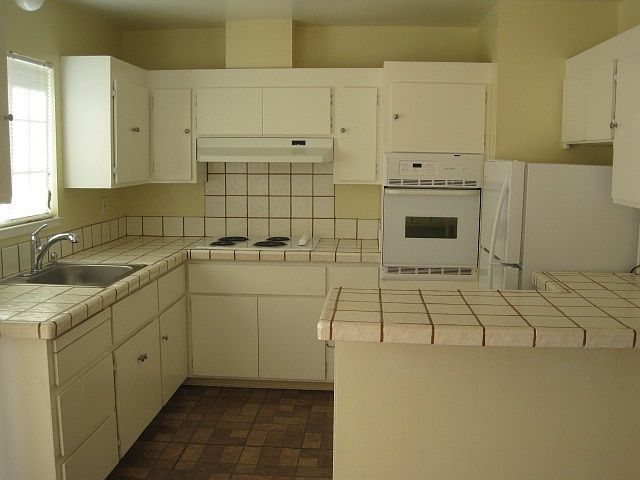 1st image of 115 Cypress St APT 4