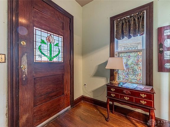 3rd image of 162 Lexington Ave