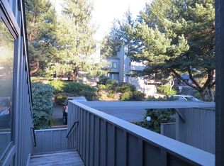 5801 NE Voyage Ave APT 8, Lincoln City, OR 97367