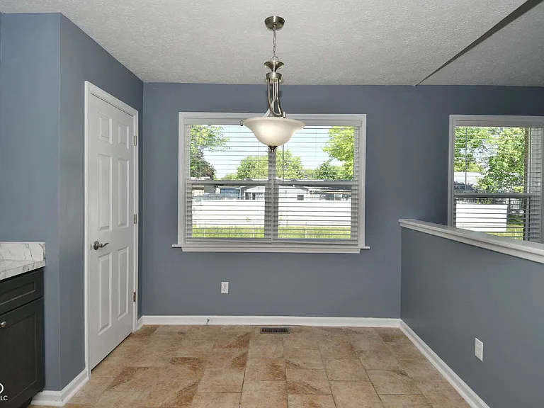 7826 Five Points Rd — Photo 10