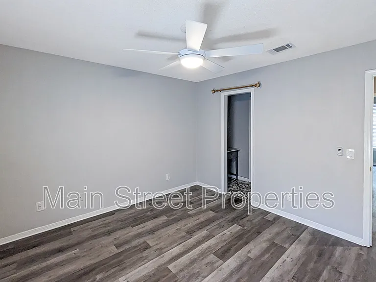 1313 Foxborough Dr — Photo 12