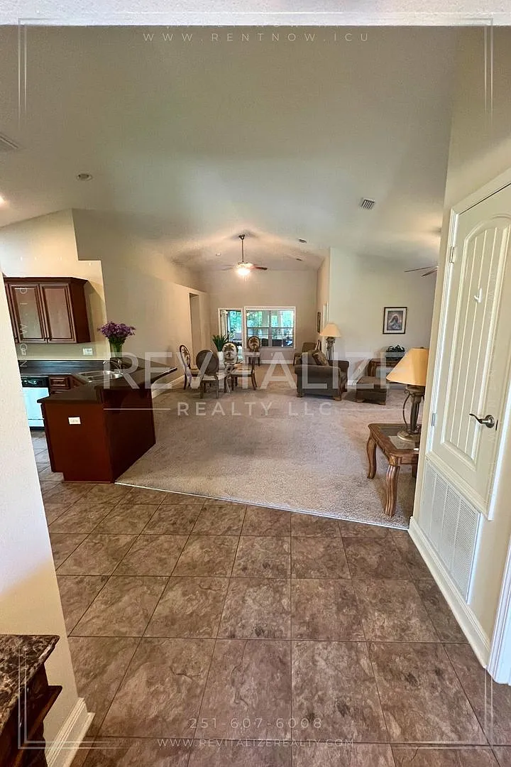 Beautiful Home in Huntington Woods with Sunroom! — Photo 2