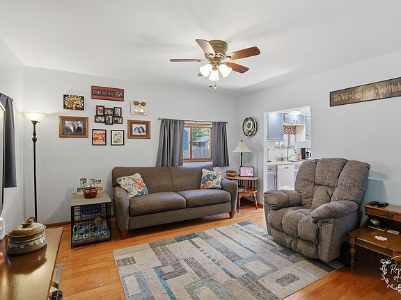 5th image of 372 N Blaine Ave