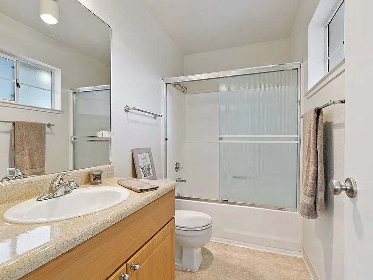 Bel Air Apartments — Photo 4