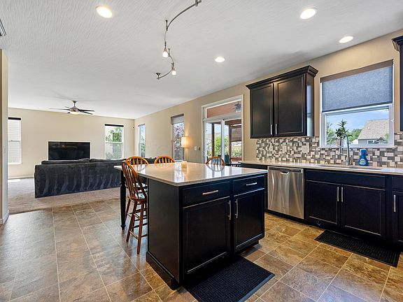 5th image of 106 Mannaseh Dr W