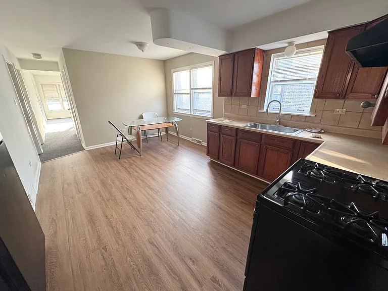 3431 S Western Ave — Photo 3