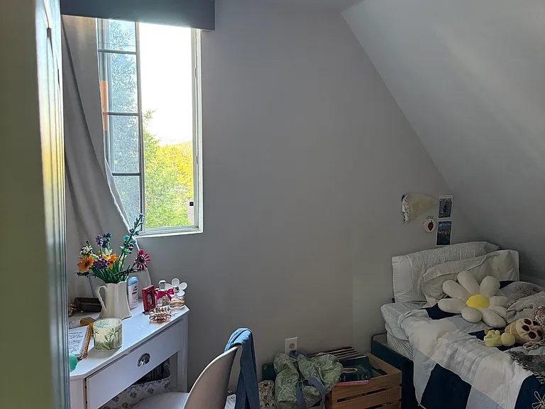 Second bedroom with closet.
