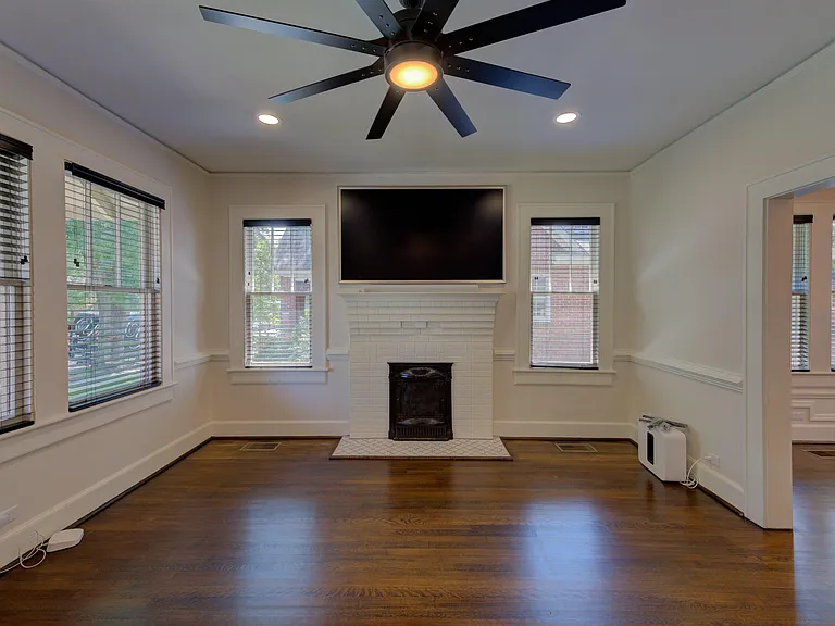 2405 Sumter St — Photo 6