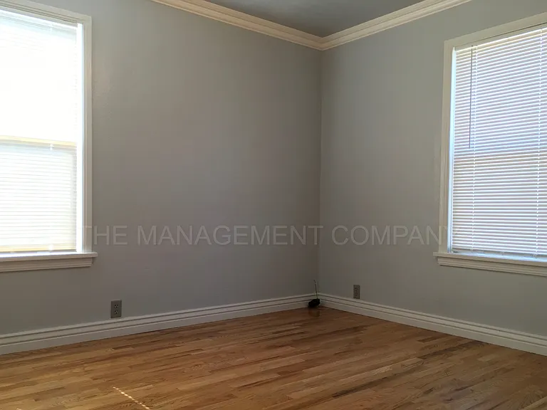 576 Addison Ave W — Photo 19
