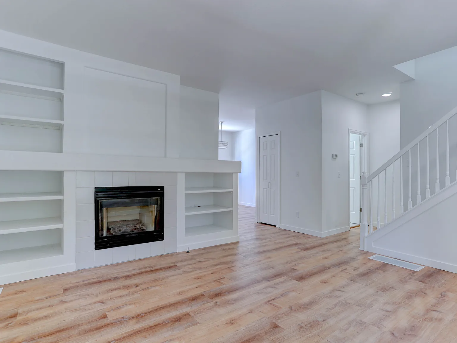 2 bed, 2.5 bath, 1350 sqft, $2,500 — Photo 3