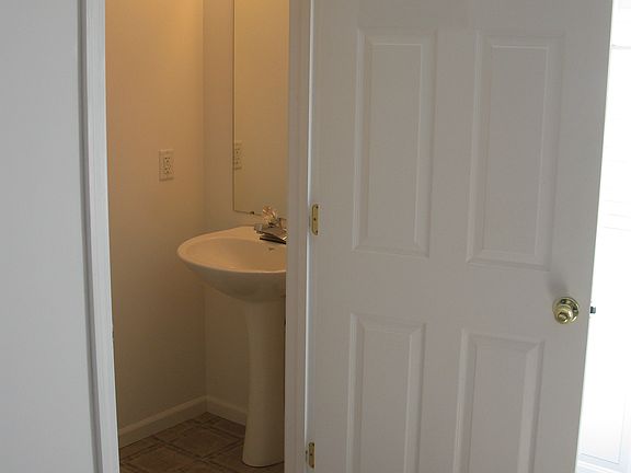 5th image of 409 W 1st St