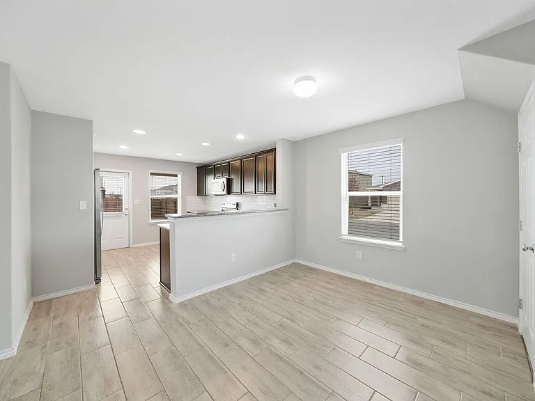 12042 Silver Lgt — Photo 7