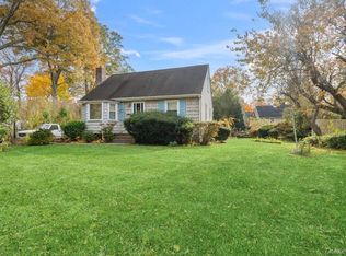 10 Stratton Dr, Huntington Station, NY 11746