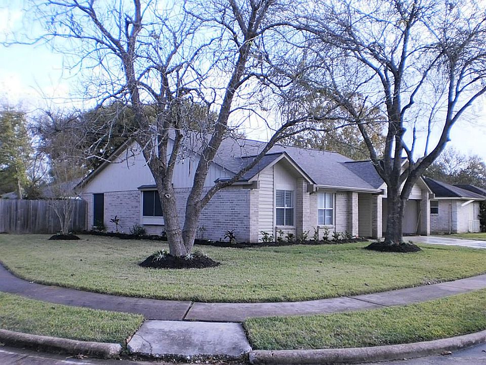 1st image of 15830 Thistledew Dr