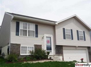 16516 Yates St, Omaha, NE 68116