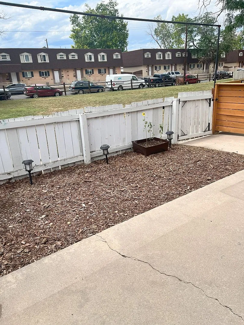 Bright & Comfortable 2BR Home in a Fantastic Denver Location — Photo 4