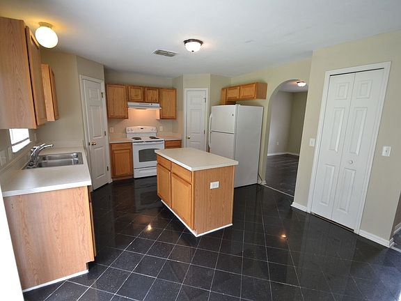 3rd image of 8082 Settlers Creek Cir