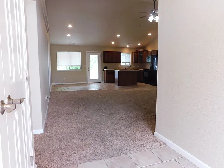 2929 Joan Way — Photo 4
